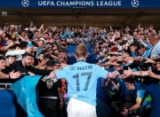 J9-德布劳内连续二十场比赛得分超过势不可挡，美国队挑战极限！的简单介绍