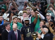 J9-塔图姆回归赛场，挺进下一轮首场状态亮眼，快船观众沸腾！的简单介绍